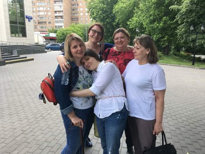 Анна Павликова с мамой Юлией, Мария Дубовик с мамой Натальей и Галина Полетаева / Фото: Наталья Севостьянова