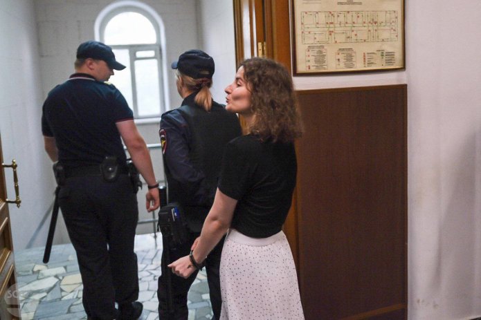 Анна Архипова после заседания по делу «Весны» в Басманном суде. Москва, 4 сентября 2023 года / Фото: Евгений Куракин, SOTAvision