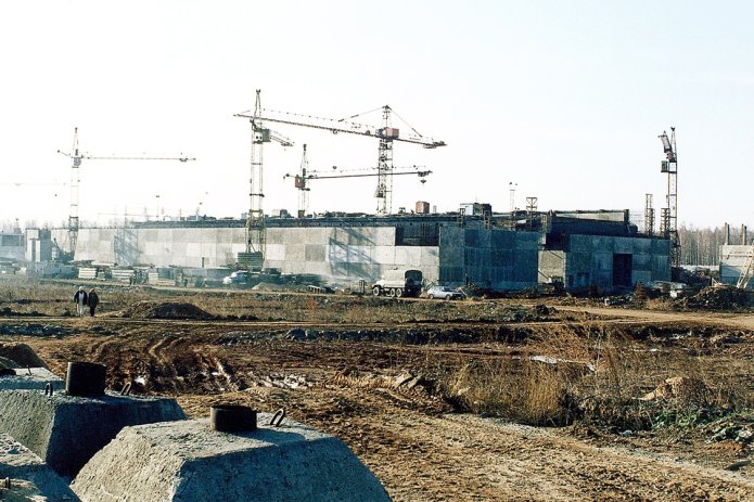 <em>Construction of a storage facility for containers with radioactive materials on the territory of Mayak / Photo: Wikimedia Commons</em>