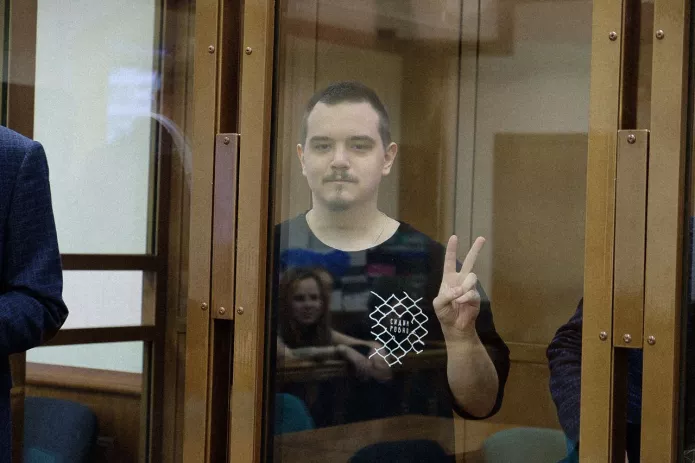 Евгений Затеев в <a href="https://t.me/free_zateev/67">футболке</a>, выпущенной в его поддержку / Фото: телеграм-канал «Женя, достал, выходи!»
