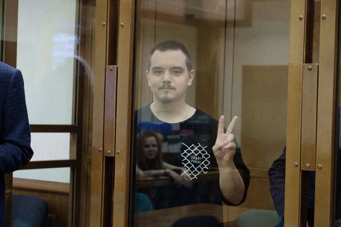 Евгений Затеев в <a href="https://t.me/free_zateev/67">футболке</a>, выпущенной в его поддержку / Фото: телеграм-канал «Женя, достал, выходи!»