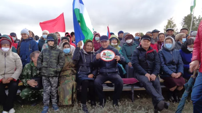 Участники народного схода в селе Аскарово, 20 сентября 2020 года / Фото: группа «Ташбулат в объективе» во ВКонтакте