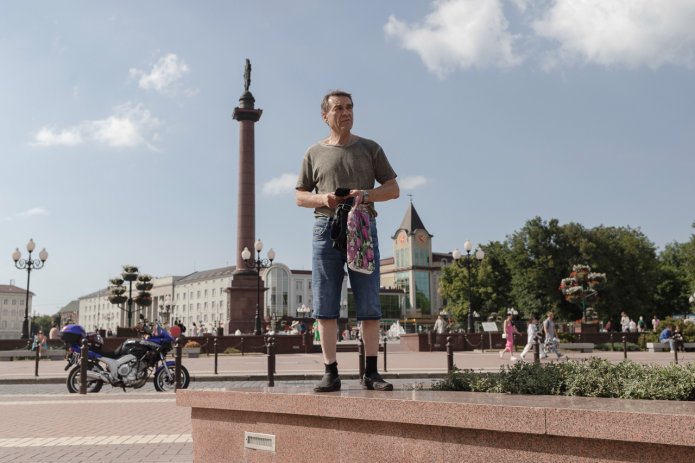 Игорь Барышников на площади Победы в Калининграде, где он ранее выходил на пикеты / Фото: ОВД-Инфо