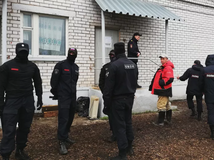 ОМОН на станции Шиес / Фото: Юлия Шалгалиева, «Северо-Запад. МБХ медиа»