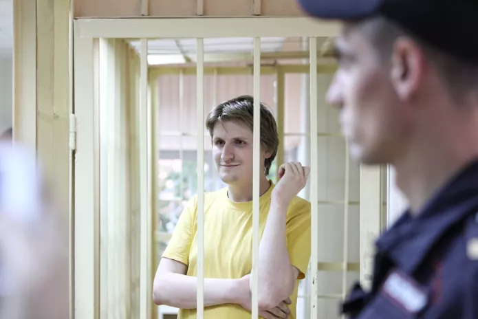 Владислав Синица / Фото: <a href="https://novayagazeta.ru/news/2019/08/05/153978-sud-arestoval-muzhchinu-za-prizyvy-k-rasprave-nad-detmi-politseyskih-posle-aktsii-27-iyulya" target="_blank">Влад Докшин</a> для «Новой газеты»