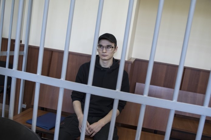 Азат Мифтахов на суде по продлению ареста, июнь 2019 года / Фото: <a href="https://novayagazeta.ru/articles/2019/06/07/80810-dissertatsiyu-pisat-budet-v-sizo" target="_blank">Виктория Одиссонова для «Новой газеты»</a>