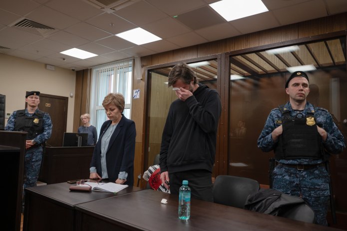 <em>Grigory Mumrikov with lawyer Svetlana Sidorkina in court during the announcement of the verdict / Photo: courtesy of Grigory’s friends</em>