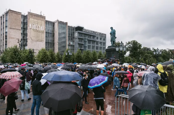 Сбор подписей против поправок в Конституцию, 15 июля 2020 года, Москва / Фото: Наталья Буданцева для ОВД-Инфо