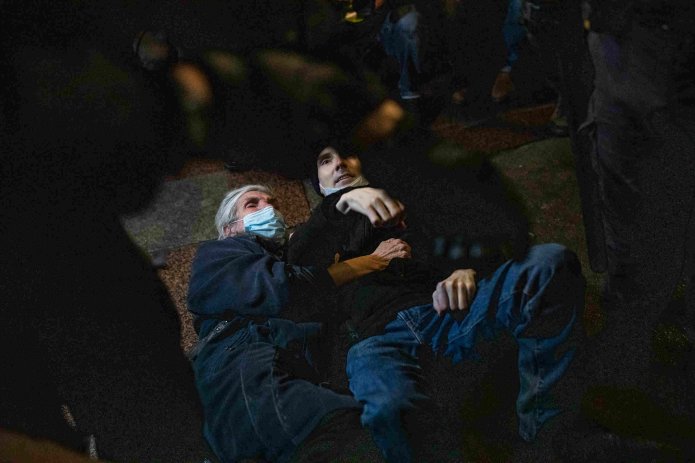 Задержание у Гостиного Двора в Петербурге, 24 февраля 2022 год / Фото: Давид Френкель, «Медиазона»