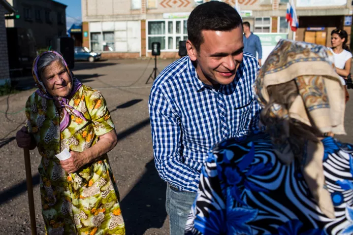 Ilya Yashin on the meeting with the electors in Kostroma , 2015 / Photo: Evgeny Feldman for "Meduza"