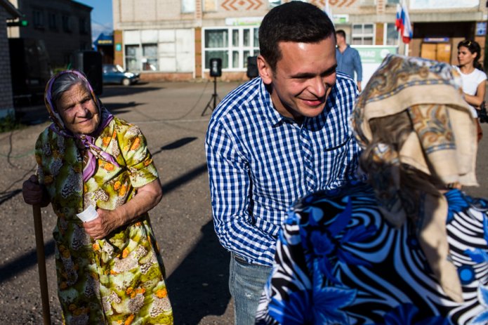 Ilya Yashin on the meeting with the electors in Kostroma , 2015 / Photo: Evgeny Feldman for "Meduza"