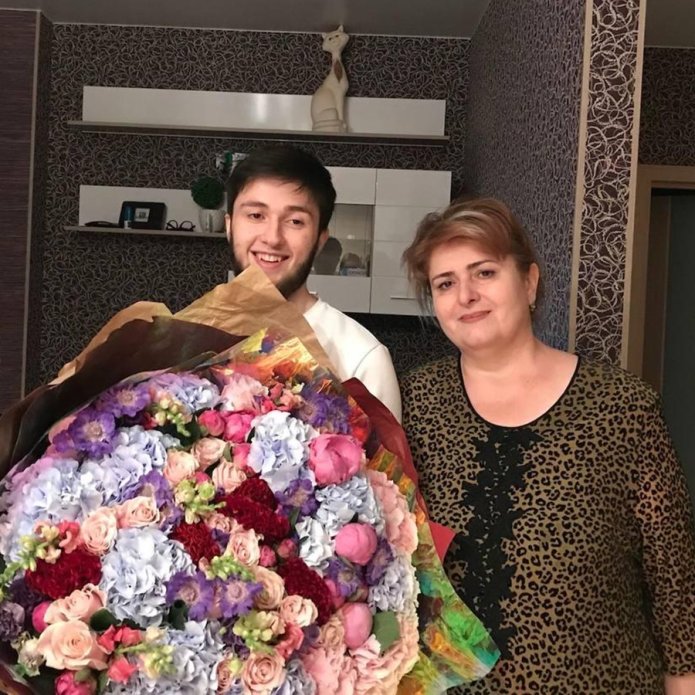 Зарема Мусаева с сыном Байсангуром Янгулбаевым / Фото: Комитет против пыток