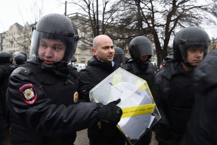 Detention of Pivovarov on the protest "Fed up" / Photo from the personal page of Ivan Voltskiy
