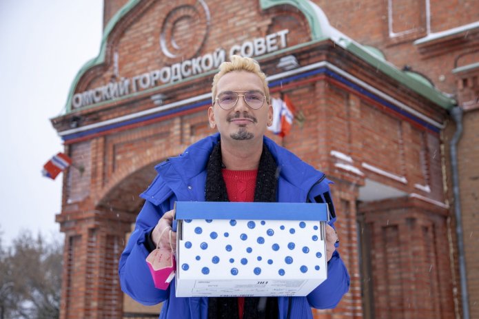 Николай Родькин у городского совета перед подачей документов на регистрацию своей кандидатуры в мэры Омска, 22 ноября 2021 года / Фото: телеграм-канал «Омское гражданское объединение»