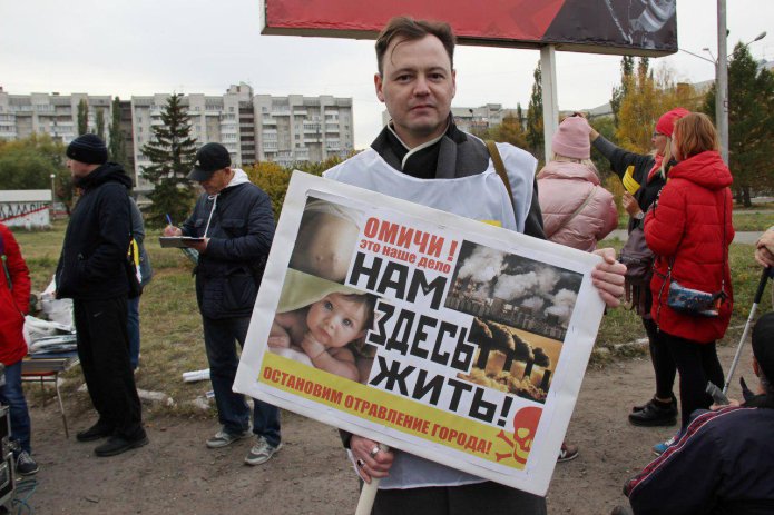 Ричард Роман Кинг на митинге против загрязнения воздуха и строительства фенольного завода, 13 октябра 2019 года / Фото: телеграм-канал «Омское гражданское объединение»