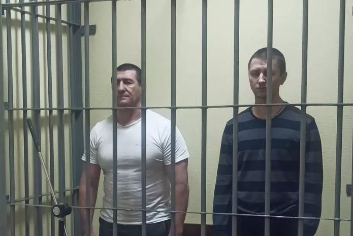 Сергій Котов (ліворуч) та Микола Петровський у Верховному суді Криму, вересень 2023 року / Фото: прес-служба суду