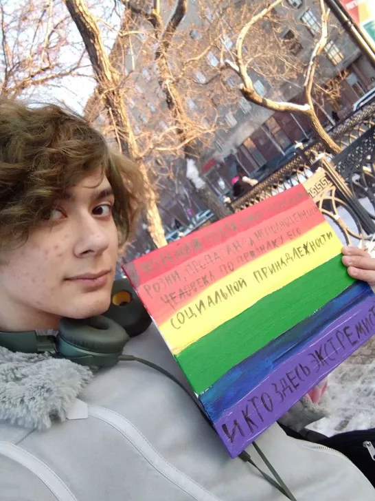 LGBTQ+ activist Alexandra Sinko with a poster that reads, «Extremism is the incitement of social discord, the propaganda of human inadequacy based on social affiliation. And who is the extremist here?» in Novosibirsk, November 28, 2023. She was summoned to compile a report on December 21. Authorities intend to charge the activist with the «LGBT propaganda» article. An OVD-Info lawyer, Vasily Dubkov, assisted her at the police department / Photo provided by Alexandra Sinko