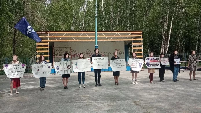 Согласованный пикет УФИ в парке им. Тищенко, Челябинск, 21 мая 2023 г. / Фото: «Уральская феминистская инициатива»