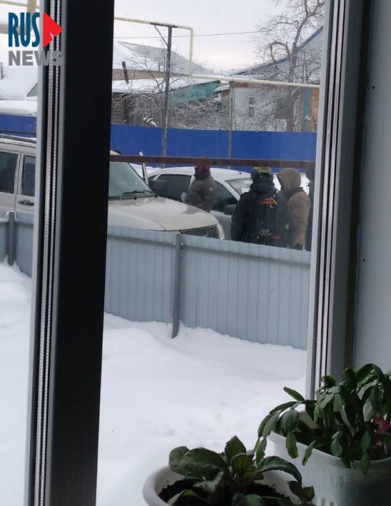<em>Russian police at Rashida Fayzullina’s home, 21 January 2024, the day before the search / Photo: RusNews</em>