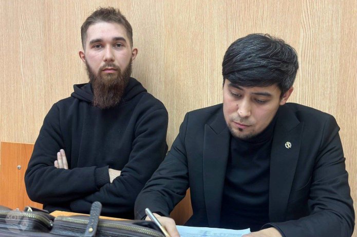 <em>Ilias Baiguskarov with his attorney Radmir Saniev in court. 22 January 2024 / Photo: Vlada Makeychik, SOTAvision</em>