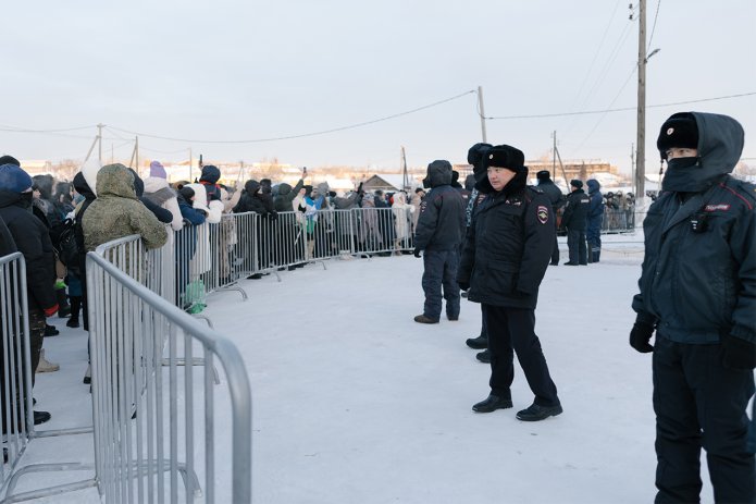 <Обновлено 24.01.2024: мы заменили те снимки, по которым можно идентифицировать протестующих>