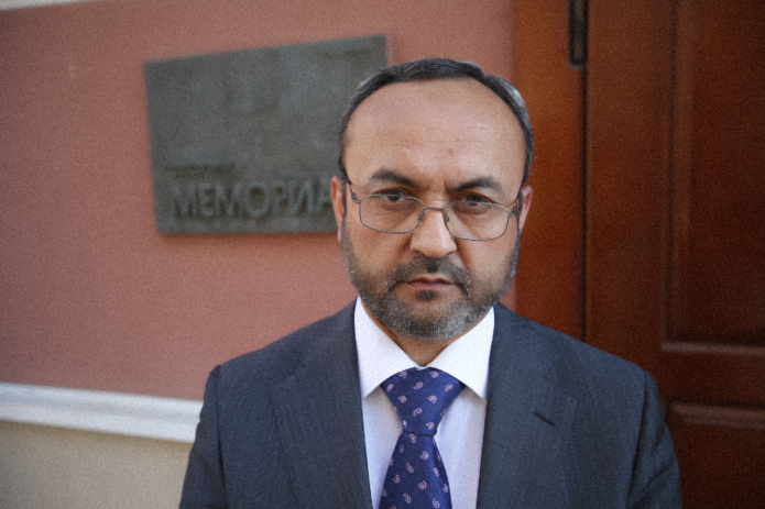 Bakhrom Khamroev in front of Memorial office in 2013 / Photo: Bakhrom Khamroev's Facebook page