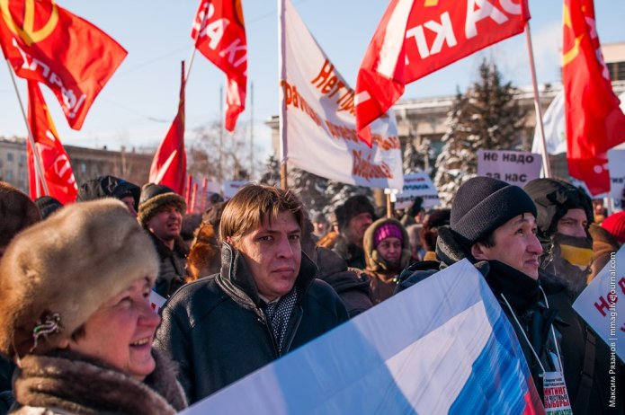 Сергей Мазанов (в дублёнке) и Руслан Нурушев (в чёрной шапке) на митинге 4 февраля 2012 / Фото: страница «Волгоград. Митинг „За честные выборы“» во «ВКонтакте»