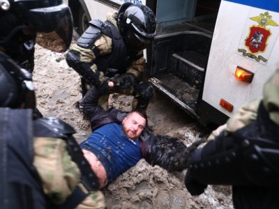 Российские власти сообщили о более чем 17 тысячах задержанных на зимних акциях 2021 года