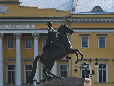  В Москве все еще действуют ковидные ограничения свободы собраний. Мы пожаловались на них в Конституционный суд 