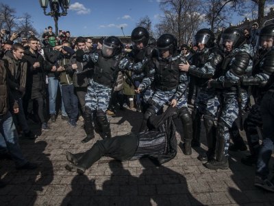 Ряженые: на «Антидимоне» граждан задерживали гвардейцы в форме МВД