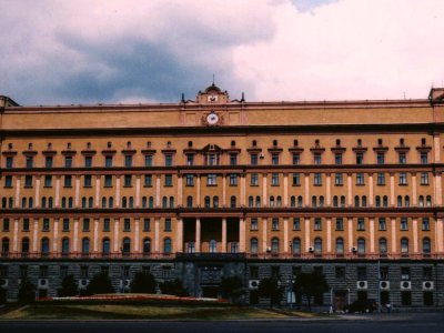 «Закрыть армию от влияния извне»: зачем ФСБ утвердила список сведений, за сбор которых могут признать «иноагентом»