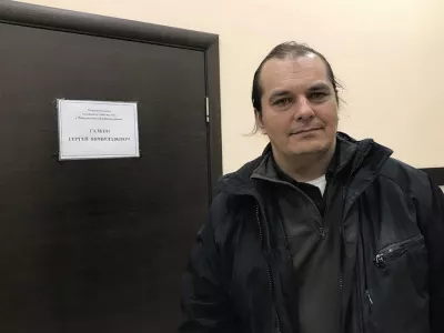  Визитки иностранных СМИ, спецназ и применение силы: рассказ координатора движения «Голос» об обыске 
