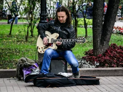      Десять тысяч за гитару
    