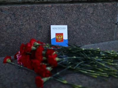  Одиночные пикеты против изменения Конституции в Петербурге и Москве. Онлайн 