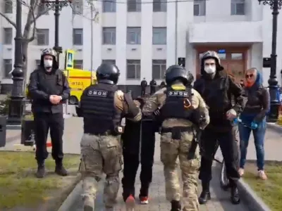 В Хабаровске ОМОН разогнал митингующих в поддержку экс-губернатора Фургала 