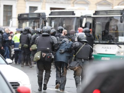 Полиция всю неделю задерживает предполагаемых участников акций 21 апреля. Данные ОВД-Инфо