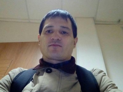 «Путина на свалку истории»: задержание и пять визитов оперативников за одиночный пикет