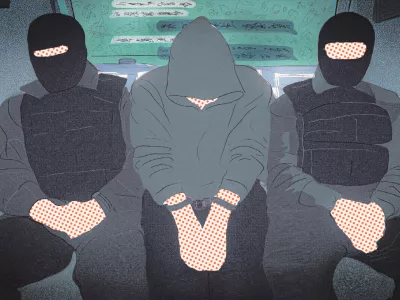      «Ничего маме не говори про „газель“, чтобы она не волновалась». В Екатеринбурге силовики избили студента, пытаясь добраться до его мобильного
    