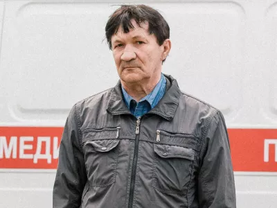      «Ударили по голове, волоком затащили в машину»: рассказ кемеровского пенсионера о задержании сотрудниками прокуратуры из-за постов о ФСБ
    