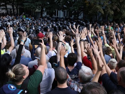 Митинг, кладбище, тюрьма: как в России применяют статью о массовых беспорядках