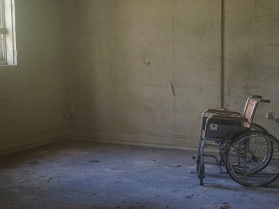 Сотрудники ФСБ провели обыск в доме человека, прикованного к коляске. Теперь он в СИЗО