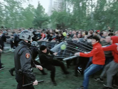      Сходы в защиту сквера в Екатеринбурге: как это было. Фотогалерея
    