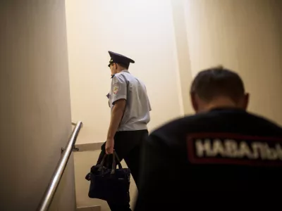  Полицейские в Москве приходят по адресам попавших в базы сайтов Навального. Истории 