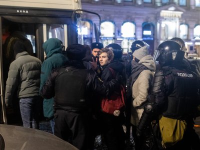 В Петербурге массово прекращают дела участников акций по статье 20.2.2. Что произошло?
