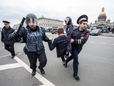«Новая газета»: Судьи на митинги не ходят