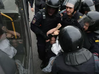  Задержания, избиения, уголовные дела: как прошли акции против пенсионной реформы 