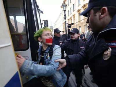  «Мы имеем право знать, кто нас бьет»: интервью о кампании за деанонимизацию полицейских 