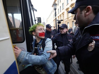«Мы имеем право знать, кто нас бьет»: интервью о кампании за деанонимизацию полицейских