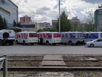 Задержания на всероссийской акции нацболов за честные выборы. Онлайн