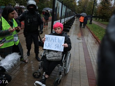Женщины в черном и мужчины с повестками: итоги акций 24 сентября против мобилизации